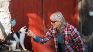 From Street to Stable: How Barn Cats Help Communities